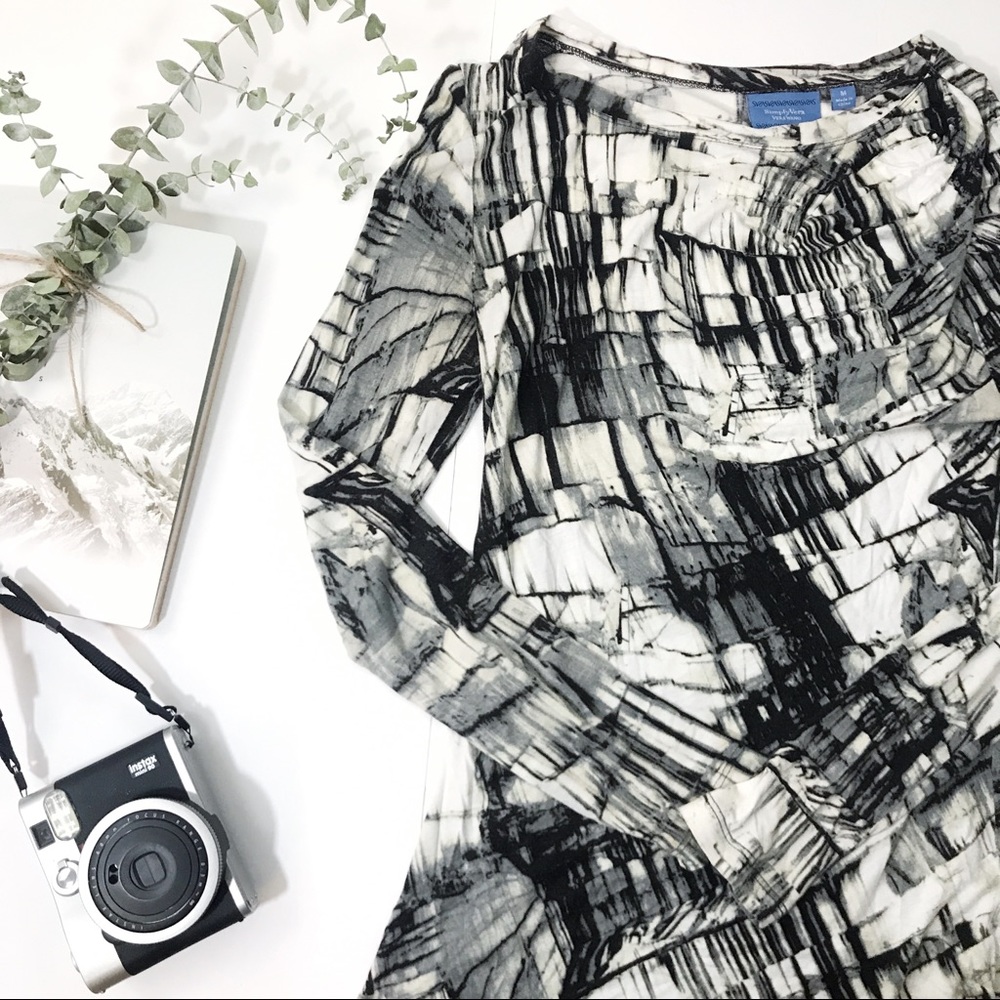 Simply Vera Wang Abstract Tunic Style Top